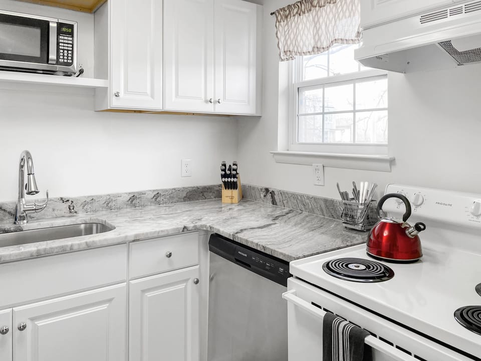 Full kitchen