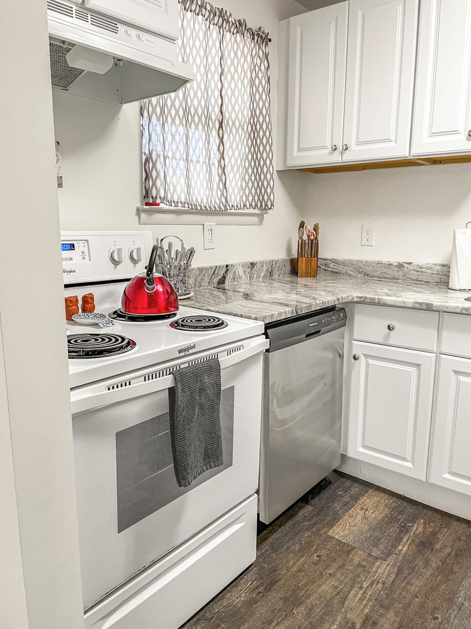 Full kitchen