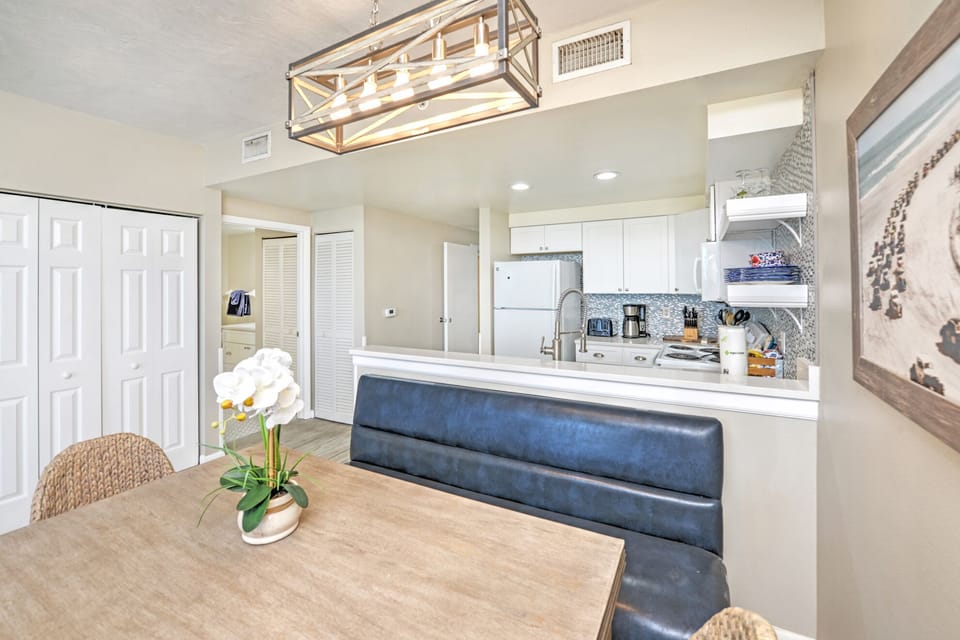 Plenty of space for dinner, cards and family games