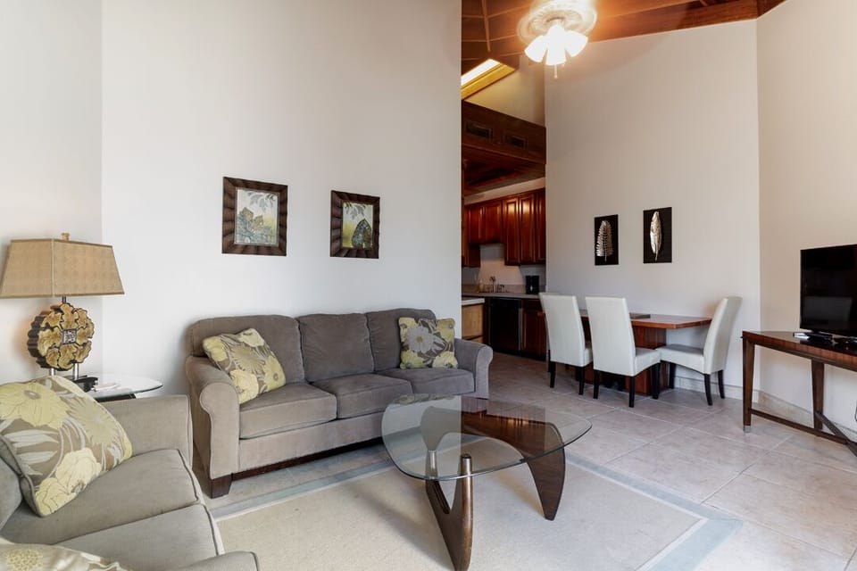 Open floor plan with living and dining room space