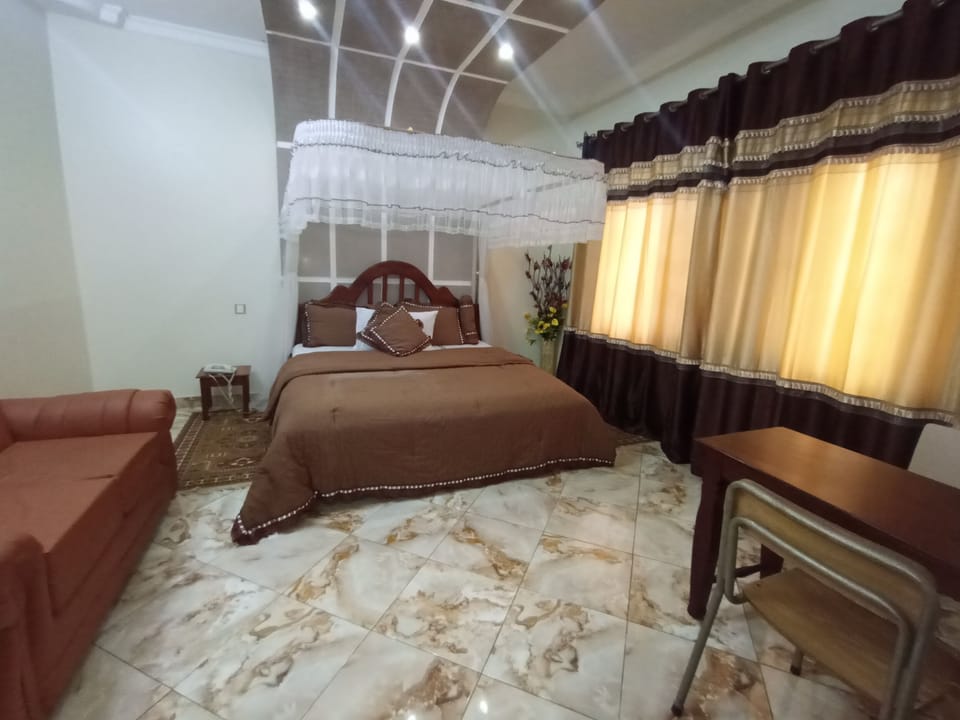 8 bedrooms, desk, blackout drapes, soundproofing