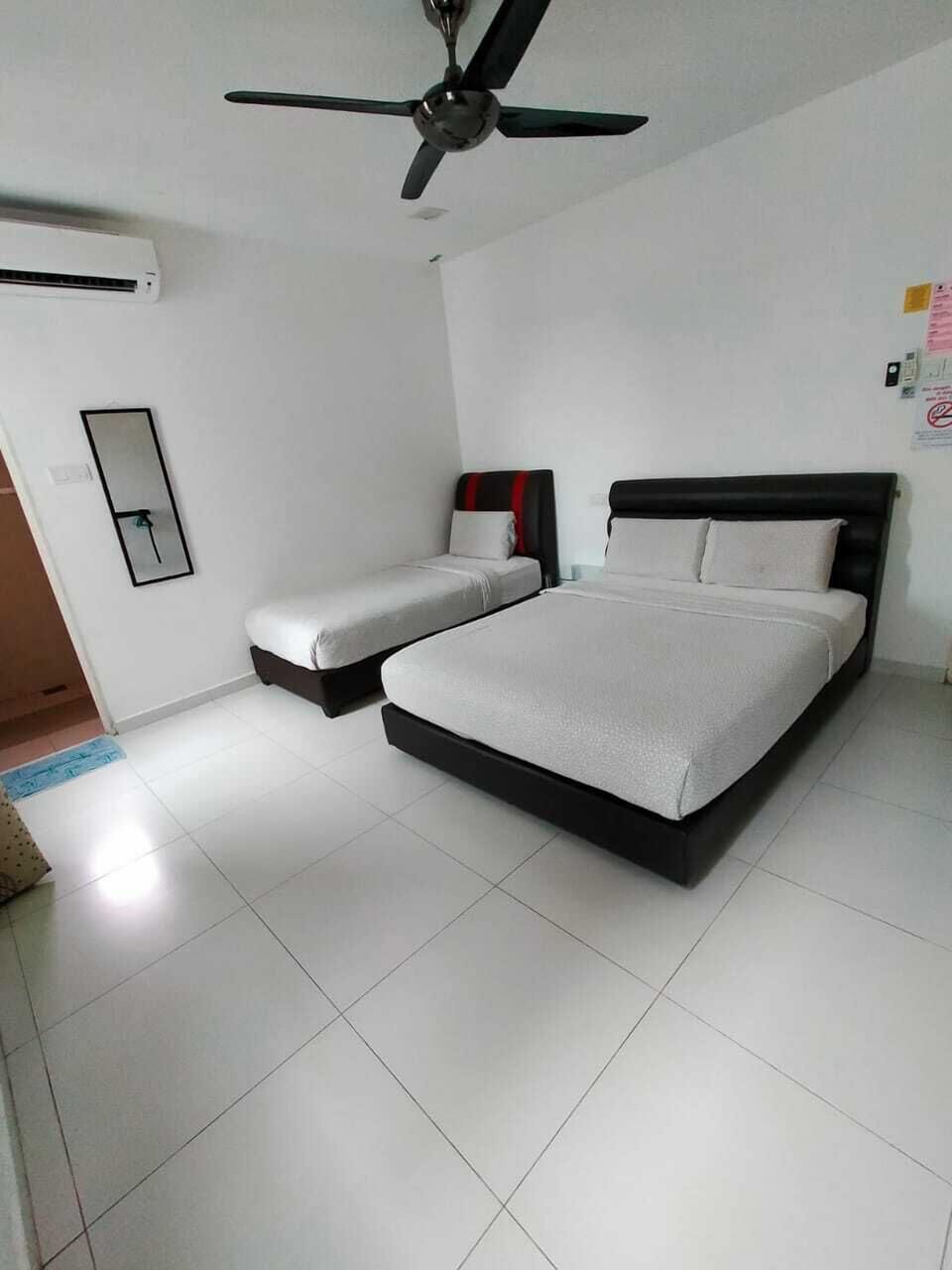 Basic Triple Room | Desk, WiFi (free)