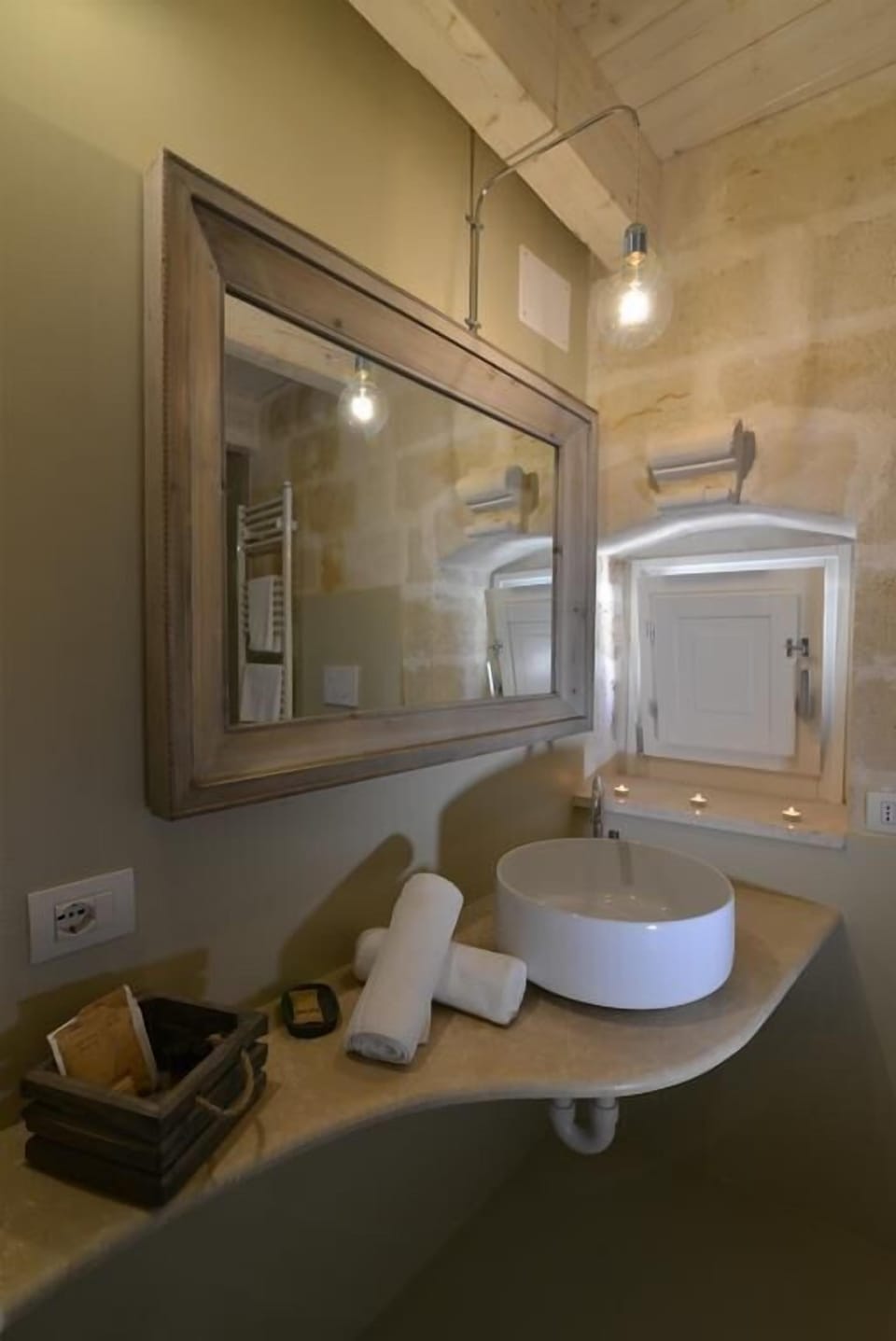 Superior Room (king) | Bathroom sink