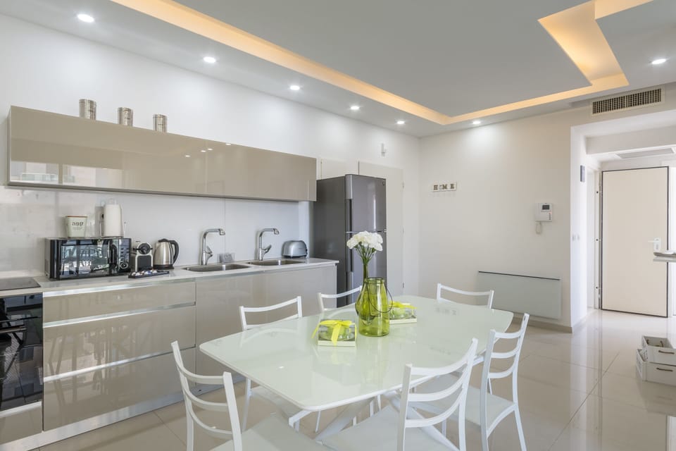 Apartment, 2 Bedrooms, Non Smoking, Garden View | Private kitchen | Full-size fridge, microwave, oven, stovetop