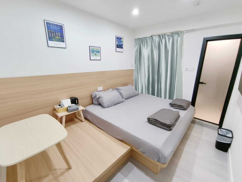Premium Double Room | Iron/ironing board, free WiFi, bed sheets