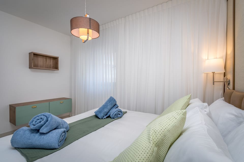 Deluxe Apartment, Multiple Beds, Non Smoking, Sea View | 2 bedrooms, individually decorated, individually furnished