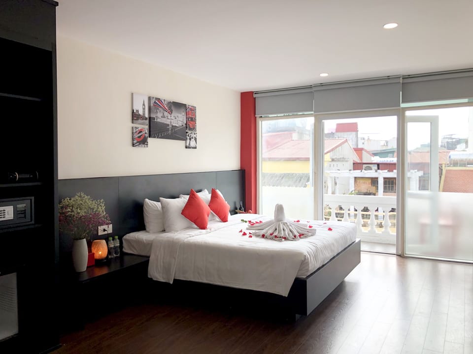 Deluxe Room, Balcony | Premium bedding, in-room safe, desk, blackout drapes