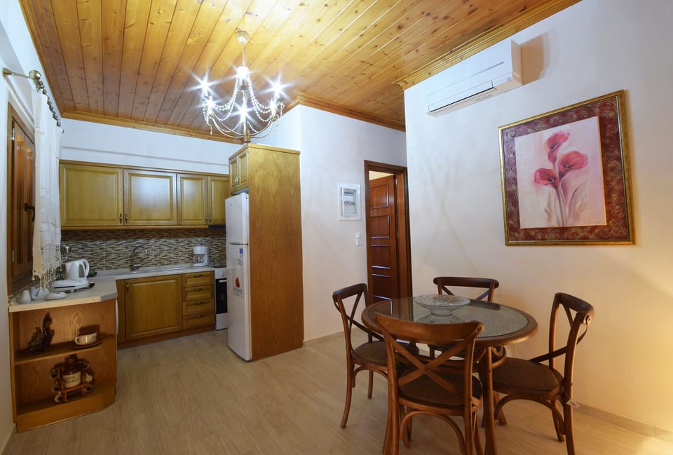 Fridge, oven, stovetop, coffee/tea maker