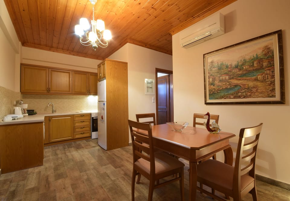 Fridge, oven, stovetop, coffee/tea maker