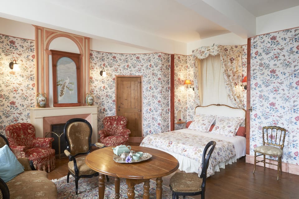Double Room, 1 Queen Bed, Non Smoking, Garden View | Individually decorated, individually furnished, desk, iron/ironing board