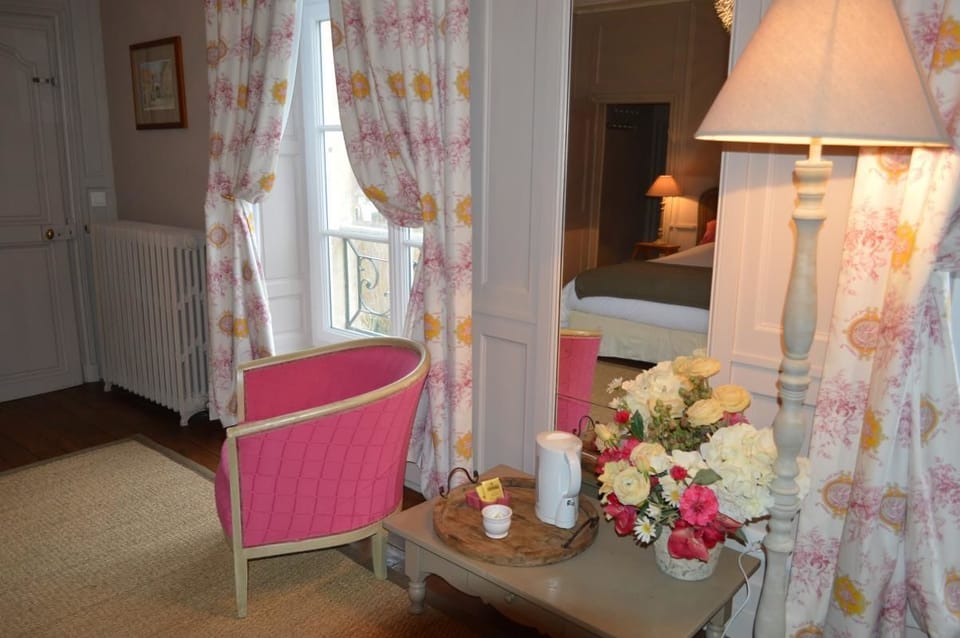 Suite (Du Parc) | Individually decorated, individually furnished, blackout drapes