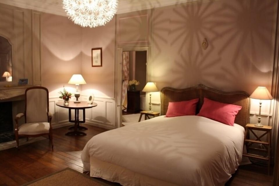 Suite (Du Parc) | Individually decorated, individually furnished, blackout drapes