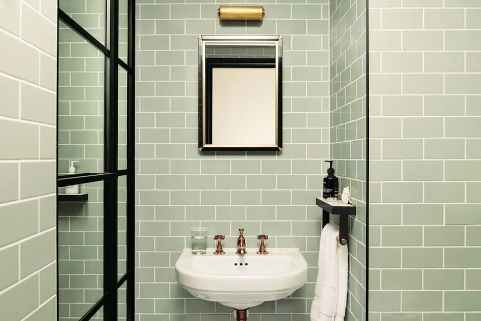 Cosy | Bathroom | Shower, rainfall showerhead, designer toiletries, hair dryer