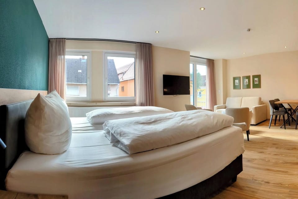 Junior Studio, 1 Bedroom | Hypo-allergenic bedding, in-room safe, blackout drapes, soundproofing