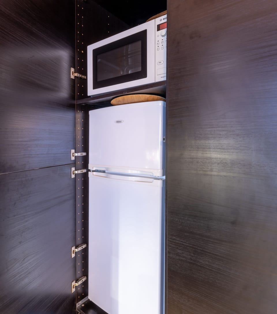 Superior Suite, 1 Bedroom, Non Smoking, Jetted Tub | Microwave