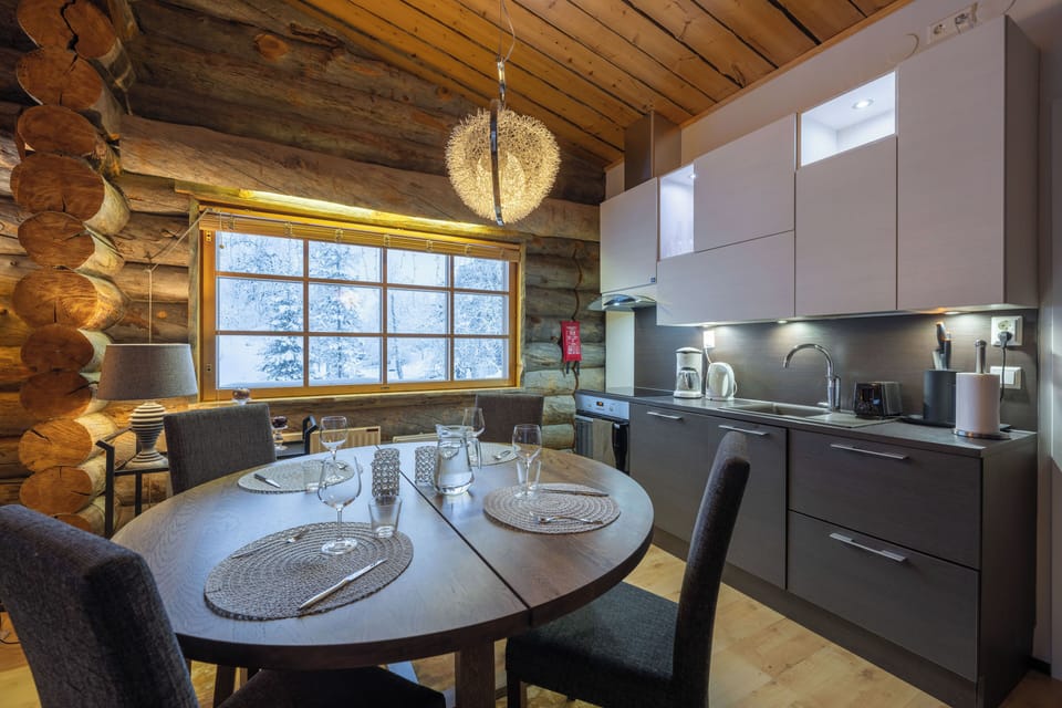 Superior Suite, 1 Bedroom, Non Smoking, Jetted Tub | Private kitchen