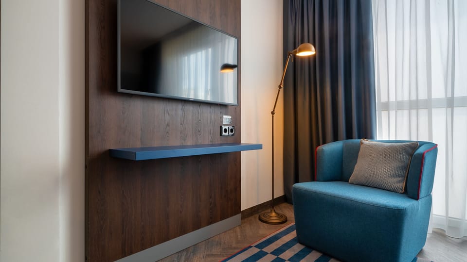 Standard Room, 1 Queen Bed, Accessible | Room amenity