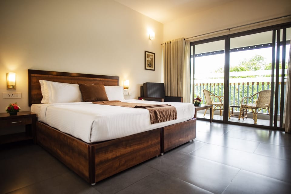 Jungle Room | Minibar, in-room safe, iron/ironing board, cribs/infant beds