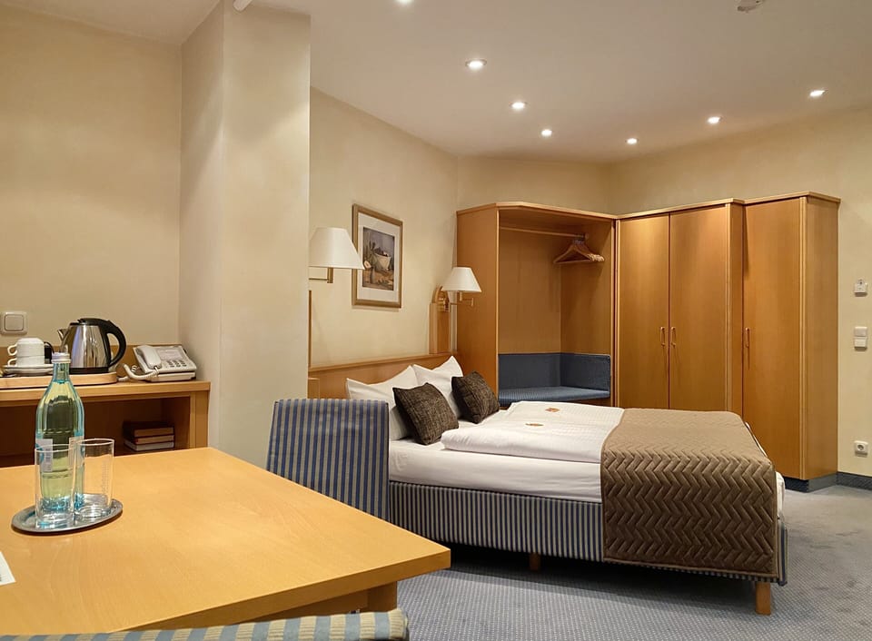 Family Room | Desk, iron/ironing board, free WiFi, bed sheets