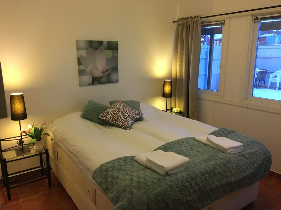 Double Room | Individually decorated, desk, free WiFi, bed sheets