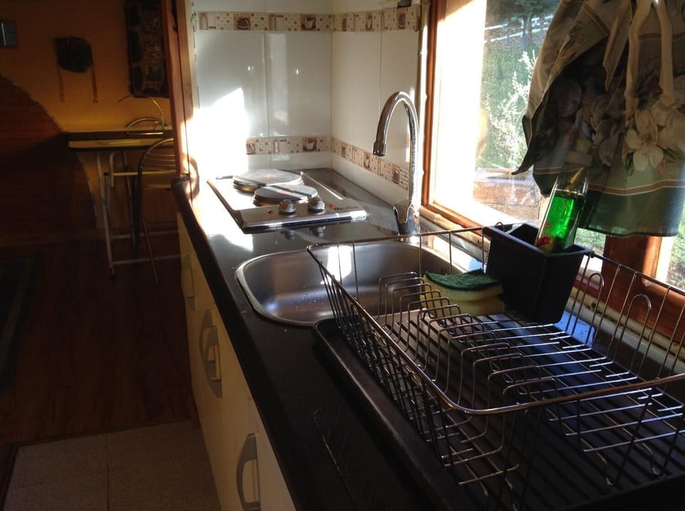 Fridge, oven, stovetop, electric kettle
