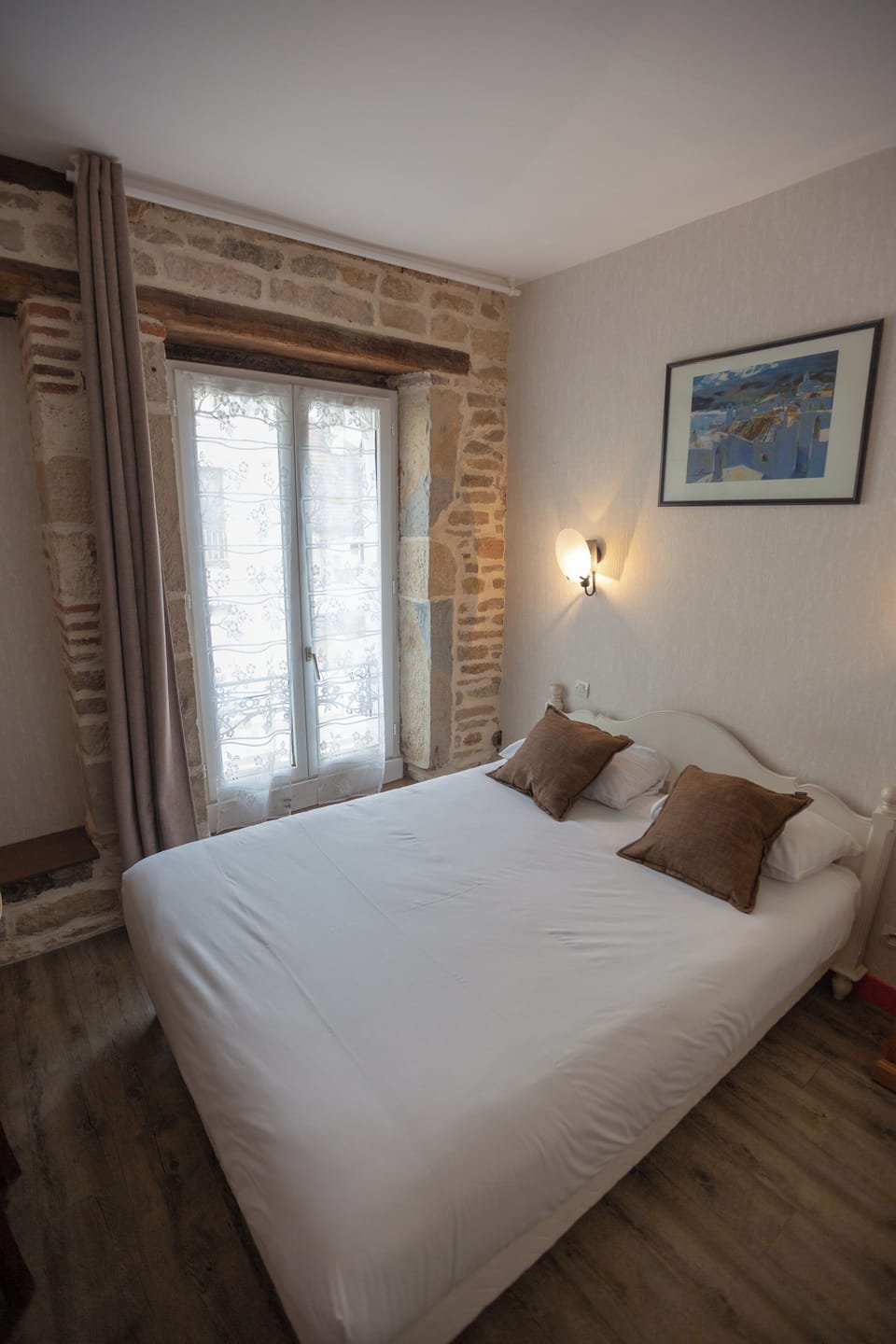 Standard Double Room | Iron/ironing board, free WiFi