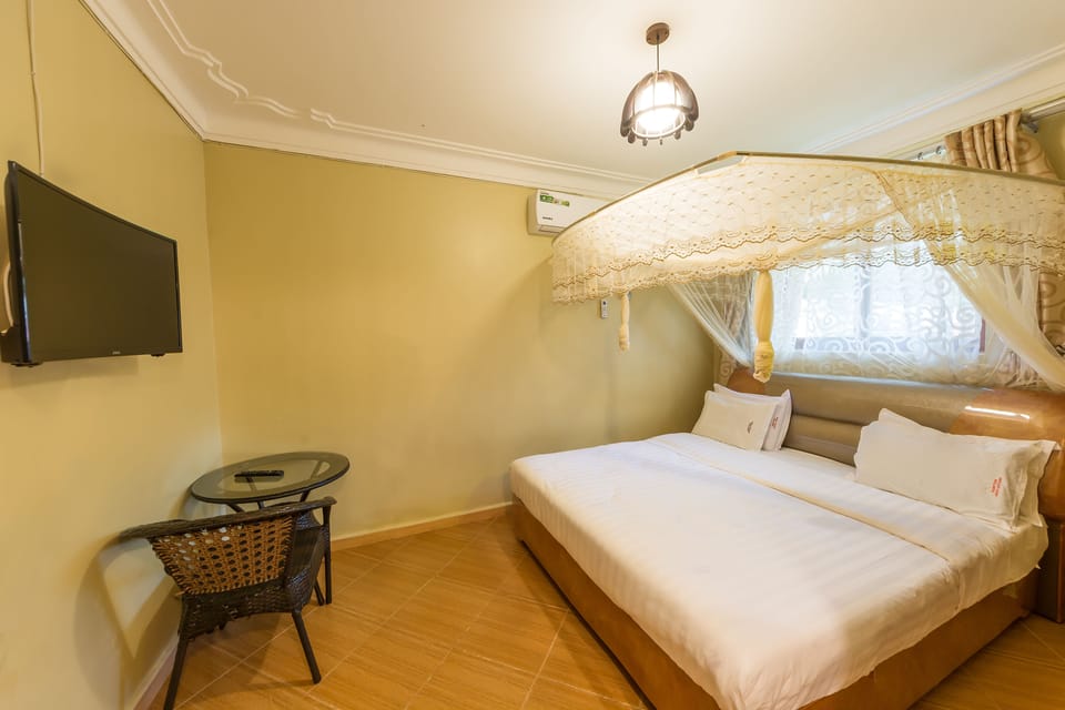 Standard Double Room | In-room safe, desk, blackout drapes, soundproofing