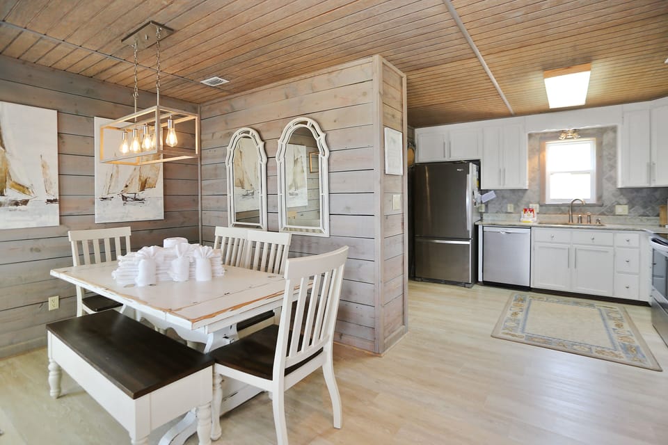 Dining Area & Kitchen