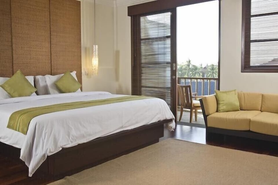 mainbedroom + balcony
