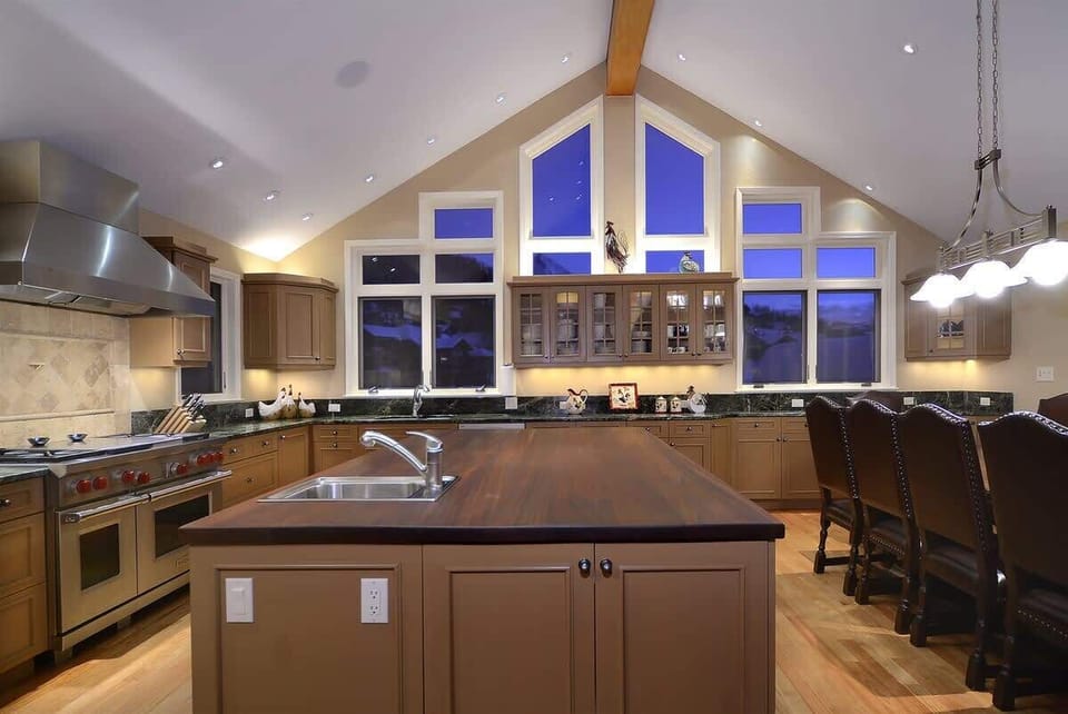 Large kitchen island for all the chefs