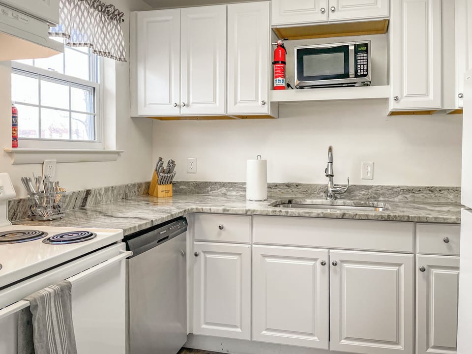 Full kitchen