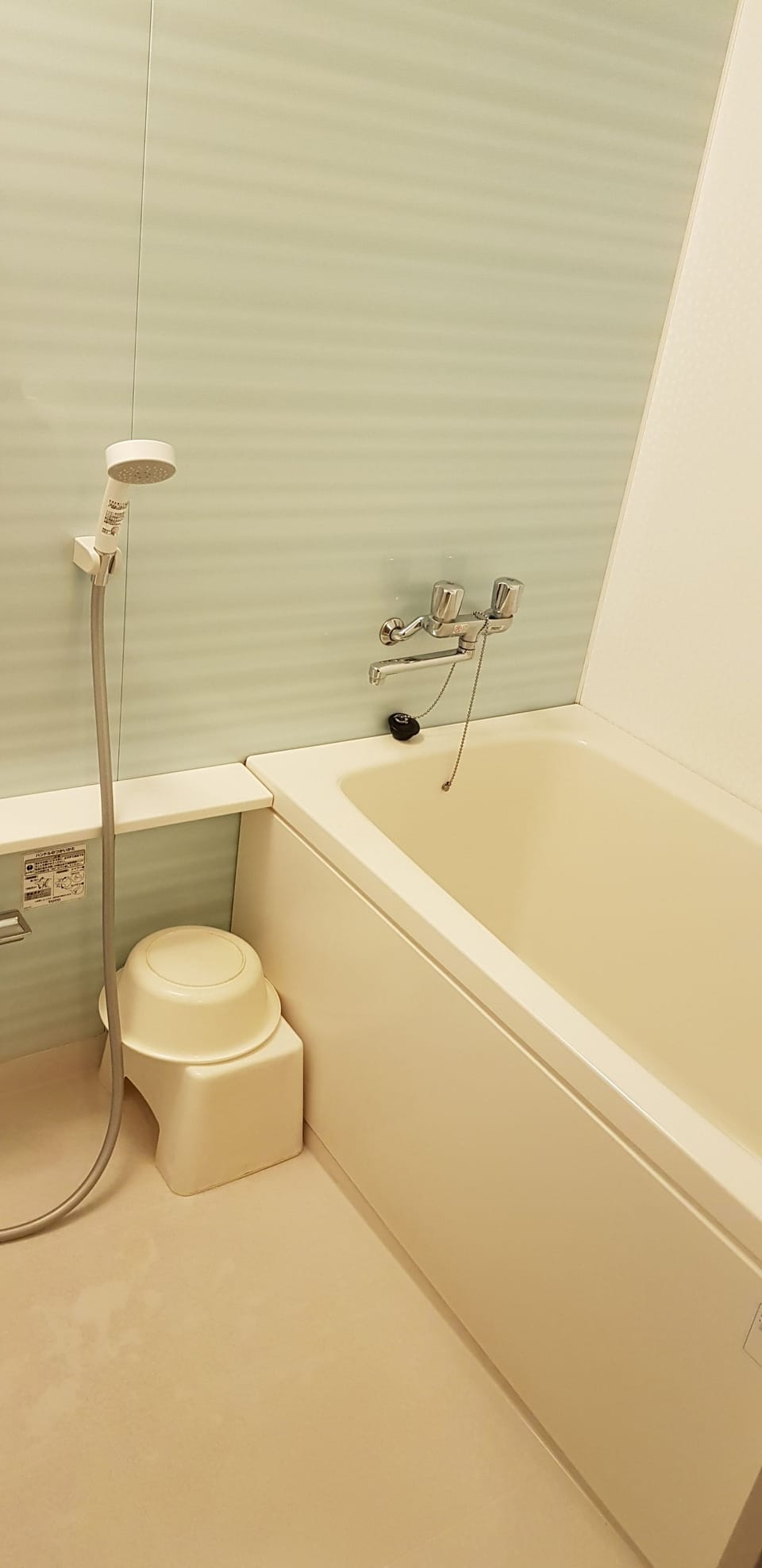 Deep soaking bathtub