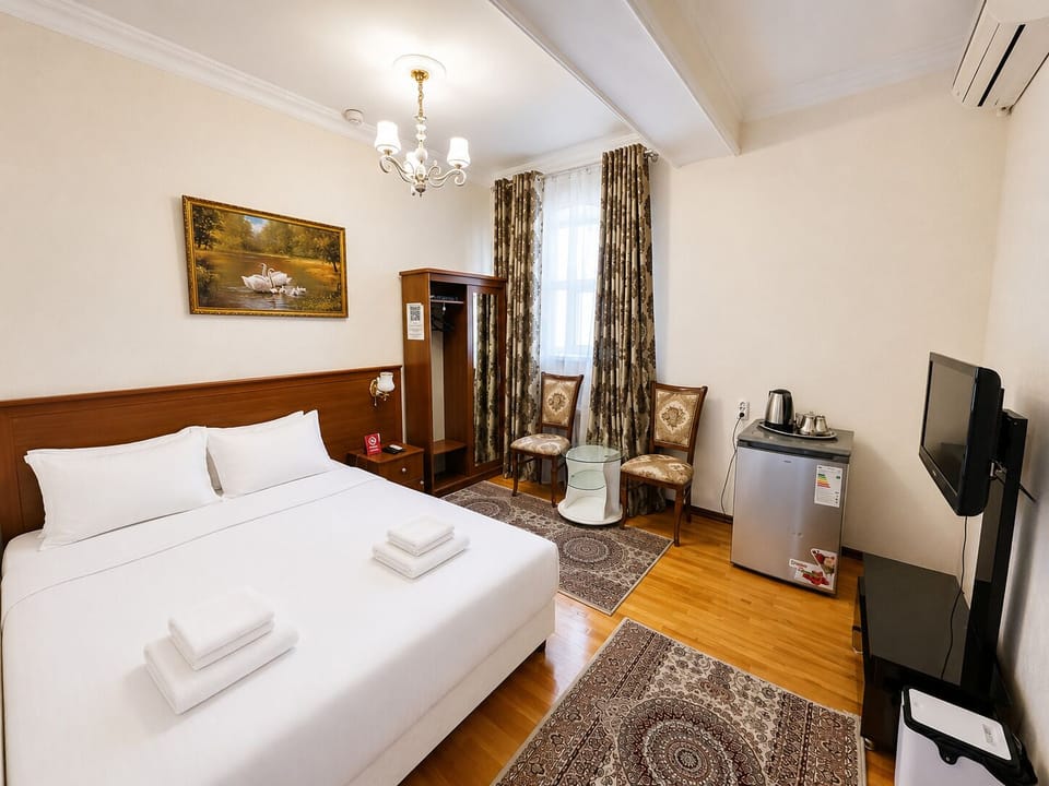 Standard Double Room, 1 King Bed | Blackout drapes, soundproofing, iron/ironing board (on request)