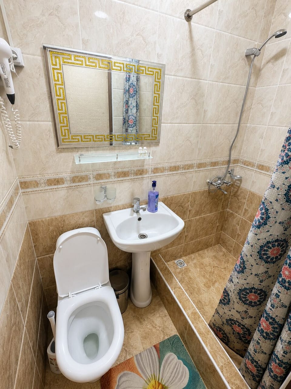 Standard Triple Room | Bathroom | Hair dryer, slippers, toilet paper