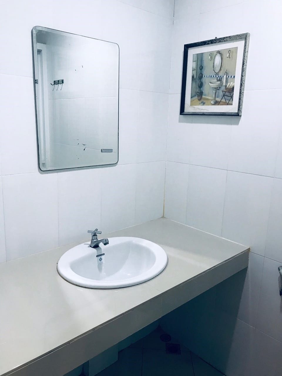 Bathroom sink