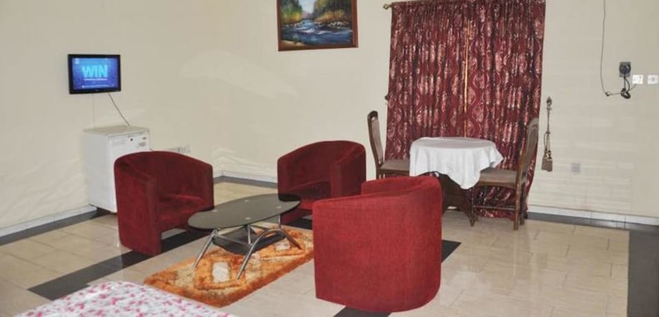 Royal Suite | Living area | Flat-screen TV