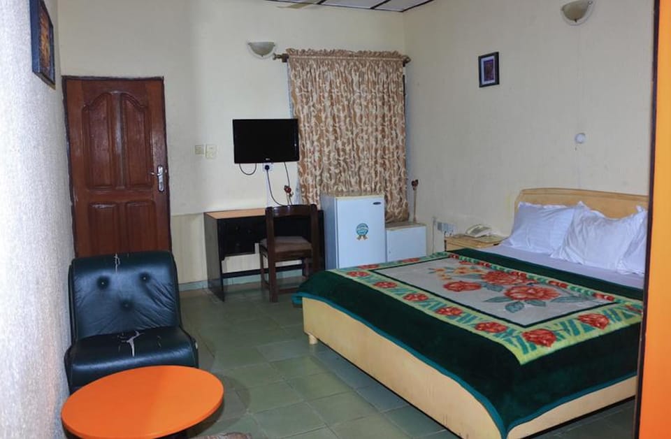 Superior Double Room | Blackout drapes, bed sheets