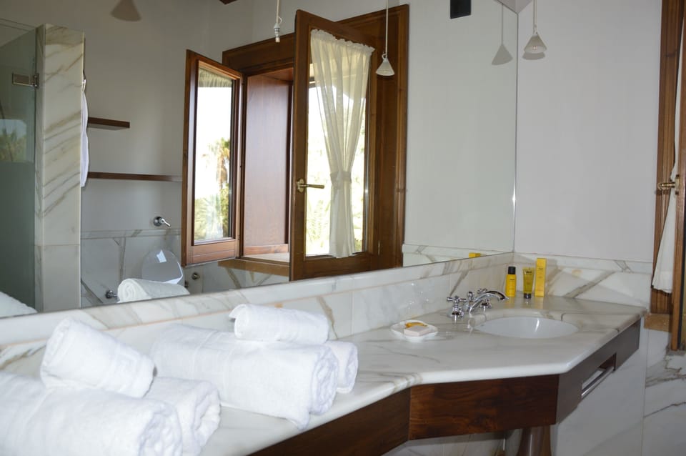 Double or Twin Room (Madonnina) | Bathroom | Shower, free toiletries, hair dryer, towels