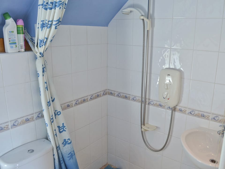 Shower room | Hawthorne Cottage, Preston, Canterbury