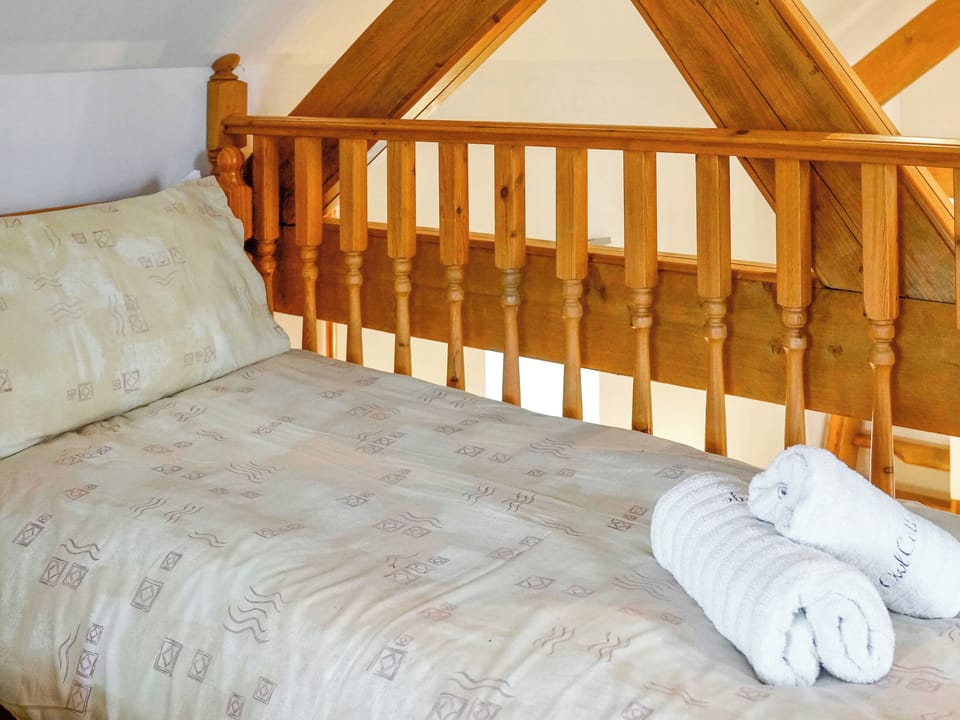 Twin bedroom | Melin Newydd Cottages - Owl Cottage, Tynlon, nr. Rhosneigr