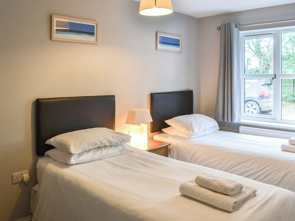 Twin bedroom | Sea Shells - Coastal Cottages, Sutton-on-Sea, near Mablethorpe