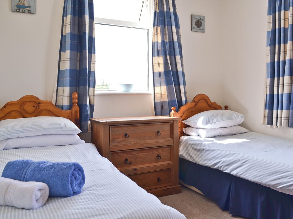 Twin bedroom | Grey Cottage, Pentraeth, Anglesey