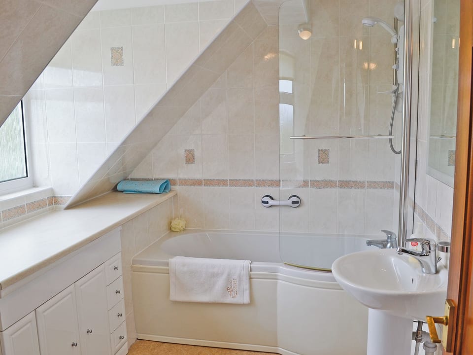 Bathroom | Grey Cottage, Pentraeth, Anglesey