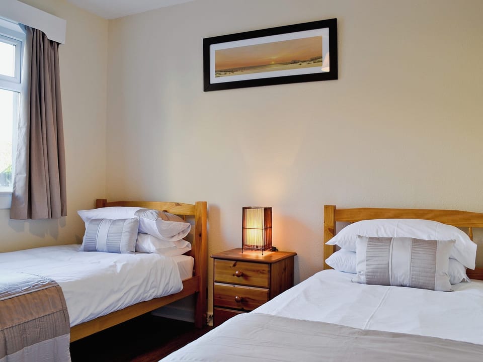 Twin bedroom | Garry Cottage, Pitlochry