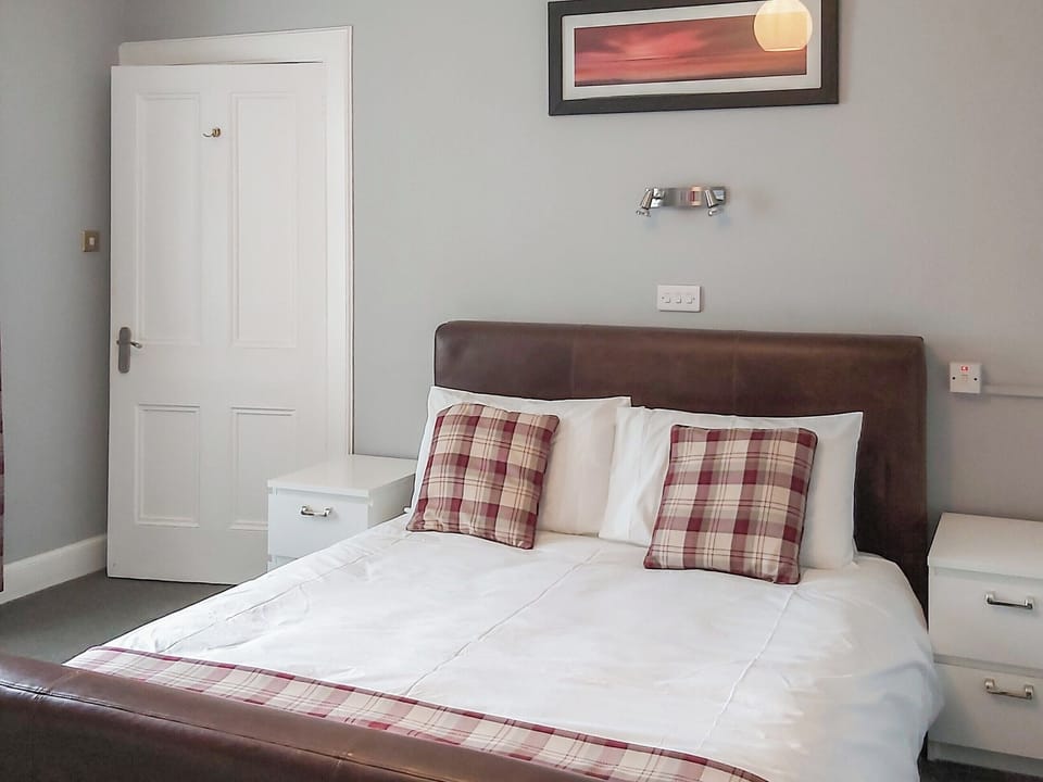 Double bedroom | Garry Cottage, Pitlochry