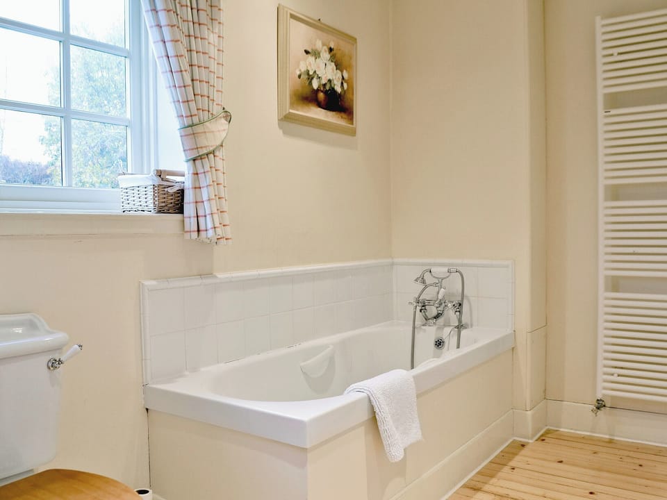 Bathroom | Dalbeathie Cottage, Dunkeld