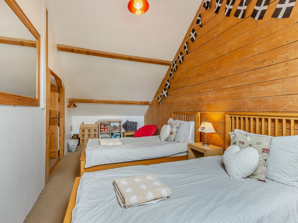 Twin bedroom | Higher Churchtown Farm - The Place 2 B - Higher Churchtown Farm Barns, Tresmeer, near Launceston
