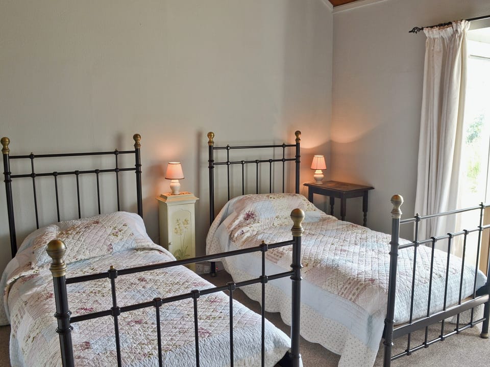 Twin bedroom | Haulfryn Cottage, Llandegfan, nr. Menai Bridge