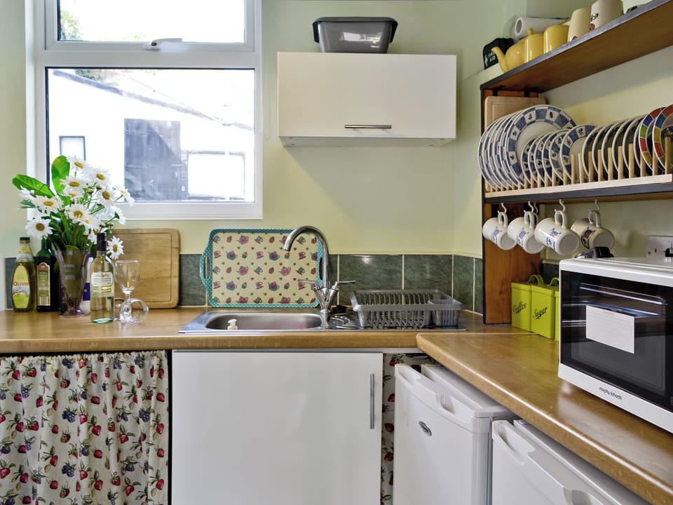 Kitchen | Trecarne Cottage, St Cleer, nr. Liskeard