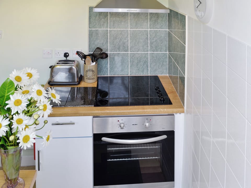 Kitchen | Trecarne Cottage, St Cleer, nr. Liskeard